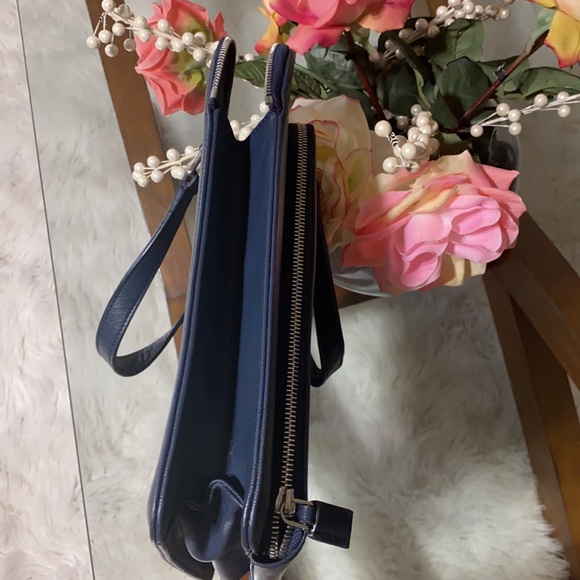 Prada Bag - Picture 4 of 10